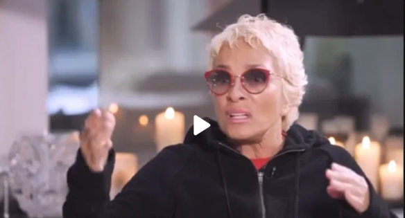 Лайма Вайкуле. Кадр из того самого интервью. 