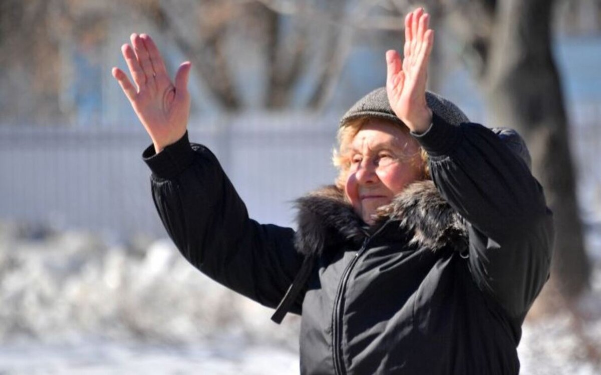 Пенсионеры 80 лет. Пенсионеры. Пенсионеры в России. Пенсионный Возраст в России с 2022. Снижение пенсионного возраста.