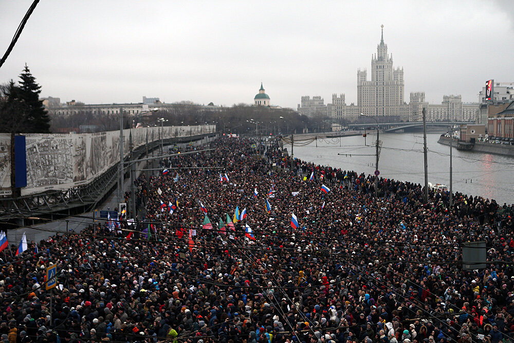 Примерно 40000-55000 человек.