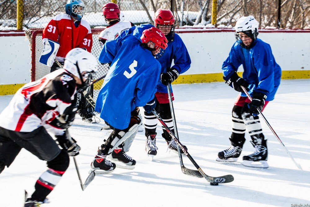 Детский спорт хоккей. Дворовый хоккей. Хоккей дети. Детский дворовый хоккей. Хоккей вид спорта.