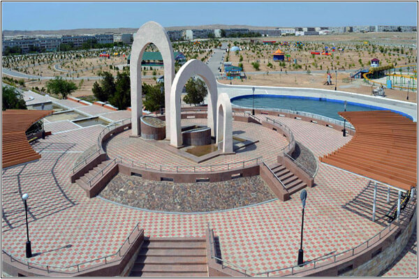 Символ города - архитектурный комплекс «Три колодца». Три арки символизируют три колодца. Фото: "Путешествия от "А" до "Я "  