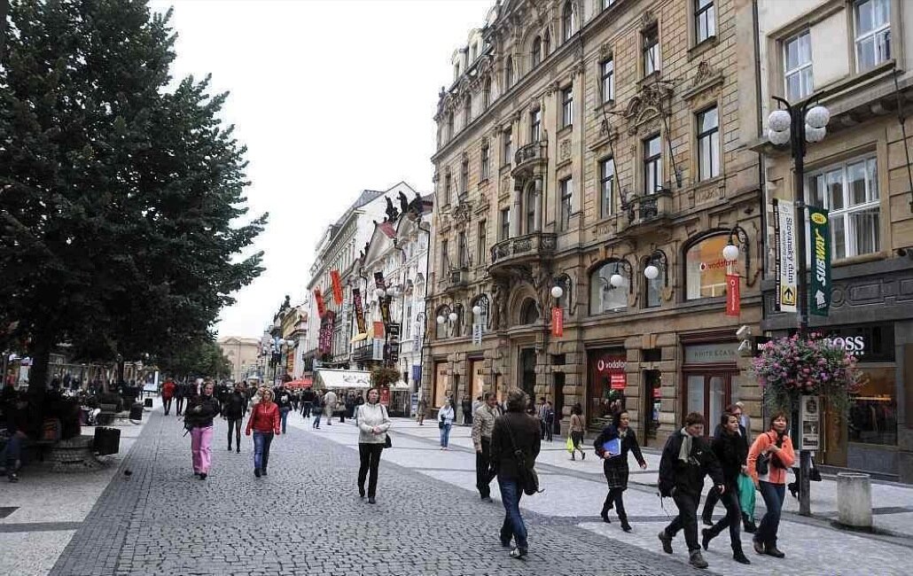 На улочке в Праге.  фото: картинки  яндекса.