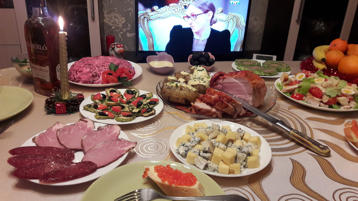 Телевизор конечно 😄😄😄