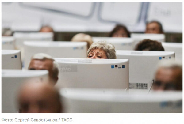 Пенсия - это льгота. Получается, пенсию можно отменить, если чиновник посчитает, что вам она не нужна или вы ее типа как недостойны