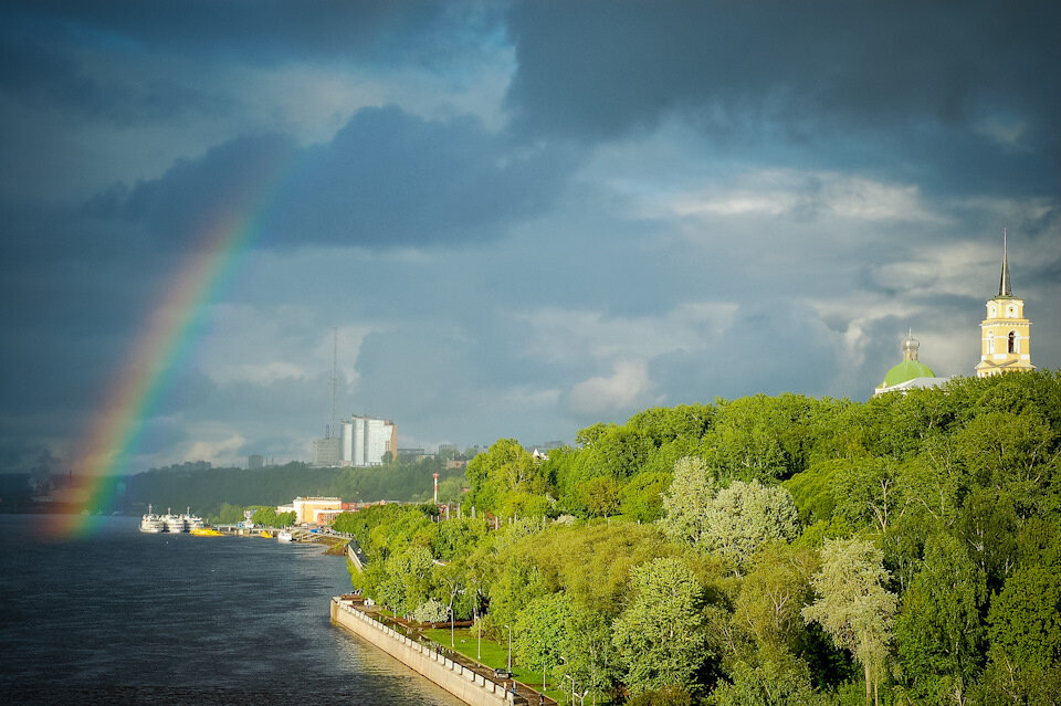 Единственный случай, когда мои возможности совпали с погодными условиями, у меня случился ровно 10 лет назад. Набережная еще девственно убогая.