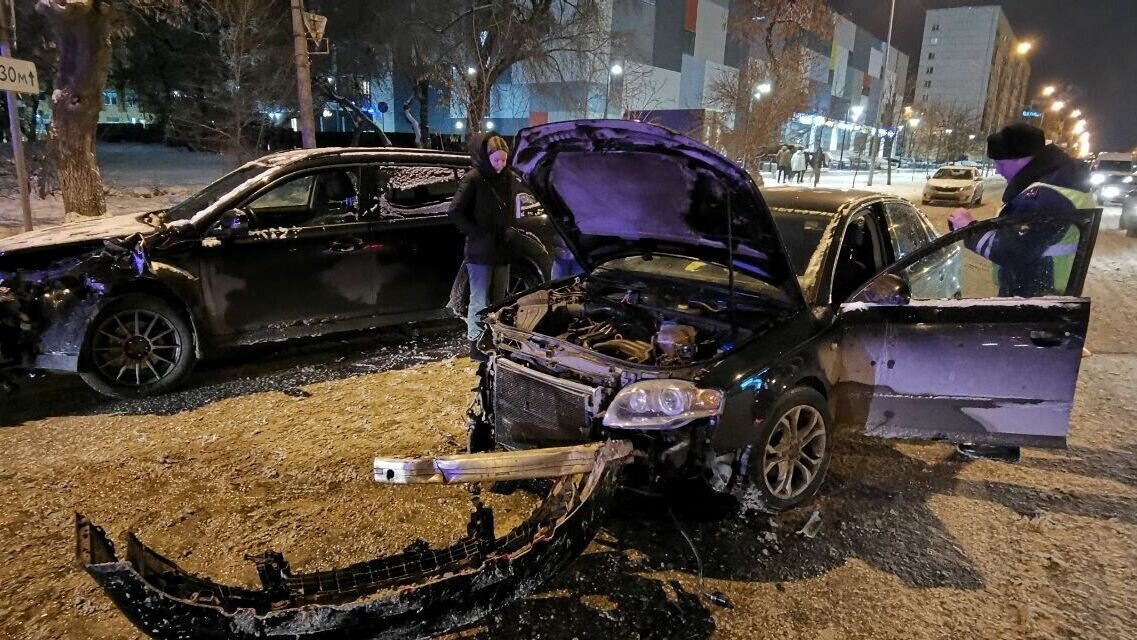     В Тюмени сегодня задержали виновника массовой аварии, произошедшей накануне вечером в районе Дома печати. Им оказался мужчина 1983 года рождения. В настоящее время его допрашивают, рассказали «Нашему Городу» в ГИБДД.