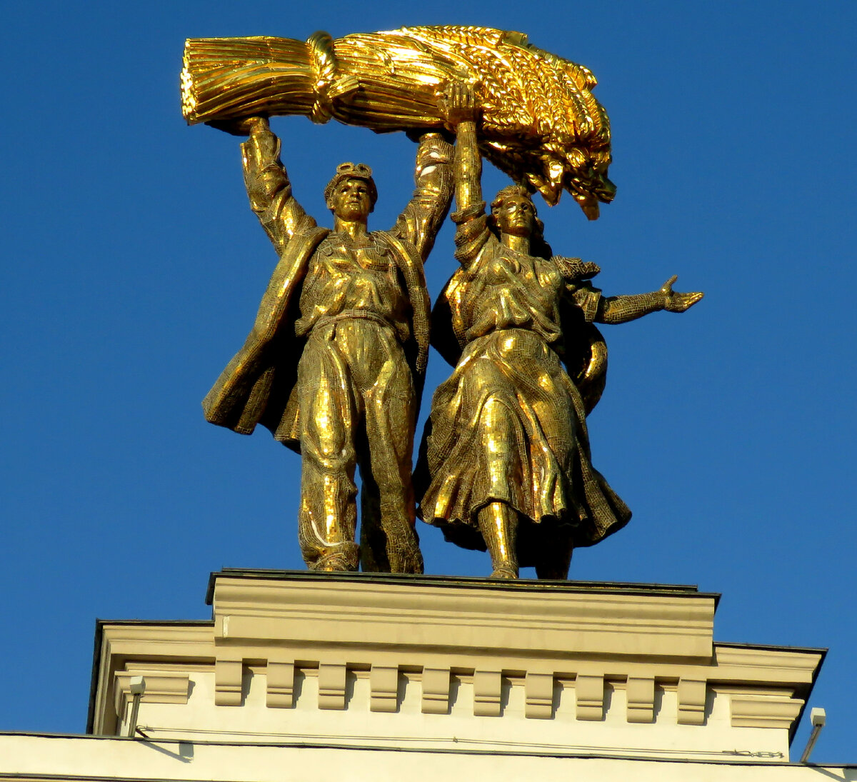 Главный вход.
