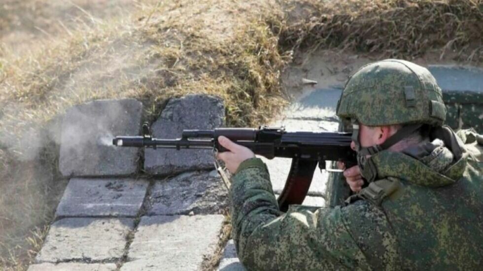    В Волгоградской области стартовало боевое слаживание отделений, расчетов и экипажей с военными мотострелкового соединения, расположенного в регионе. На практических занятиях бойцы учатся вести сражение с противником в составе отделений.