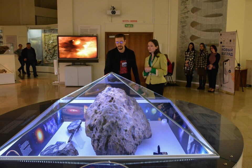     Артист посетил все экспозиции в челябинском музее. Фото: Исторический музей Южного Урала