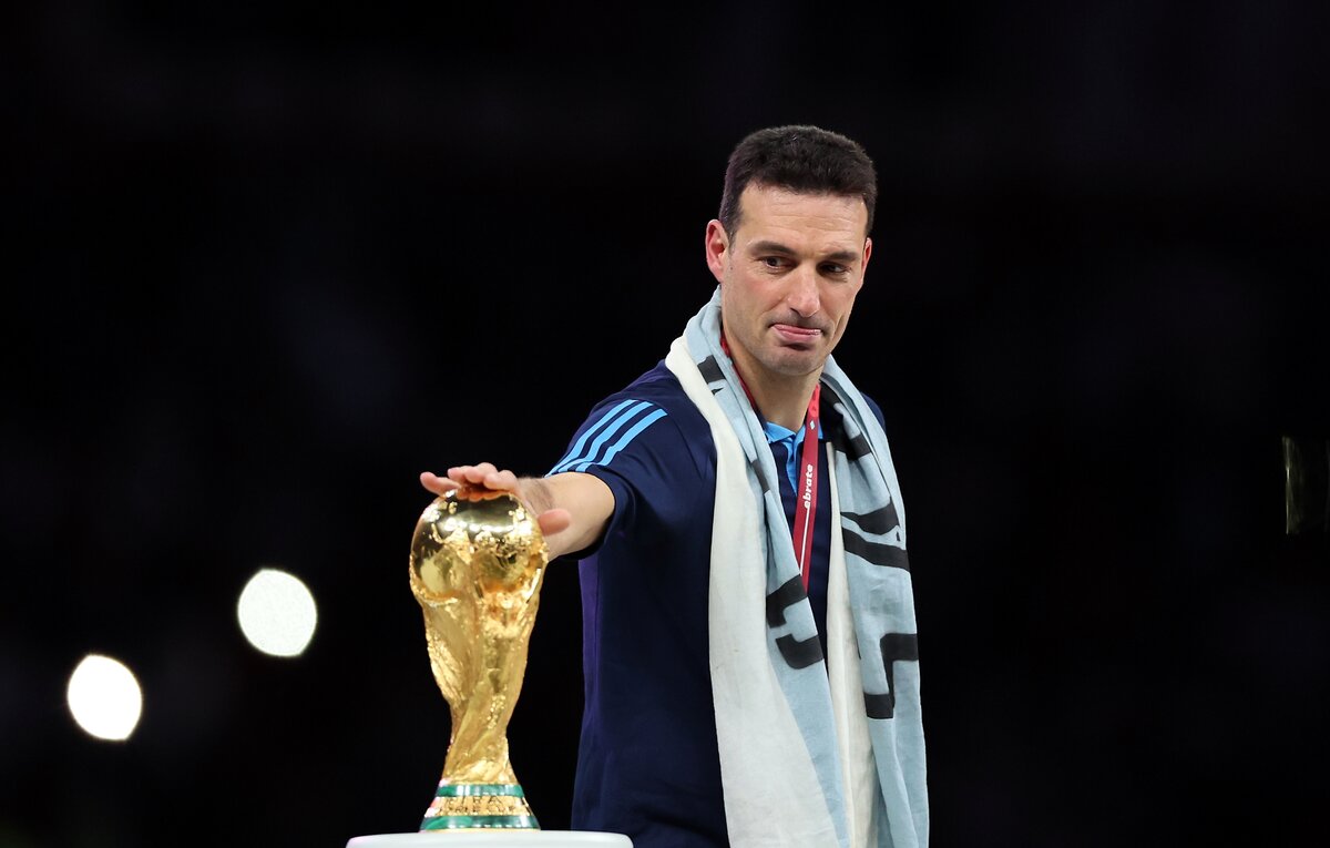    Главный тренер сборной Аргентины Лионель Скалони  EPA-EFE/Tolga Bozoglu