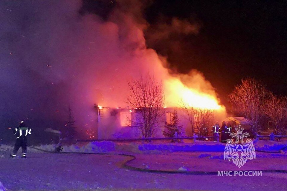     На месте работали 26 человек. Фото: vk.com/mchs_murmansk