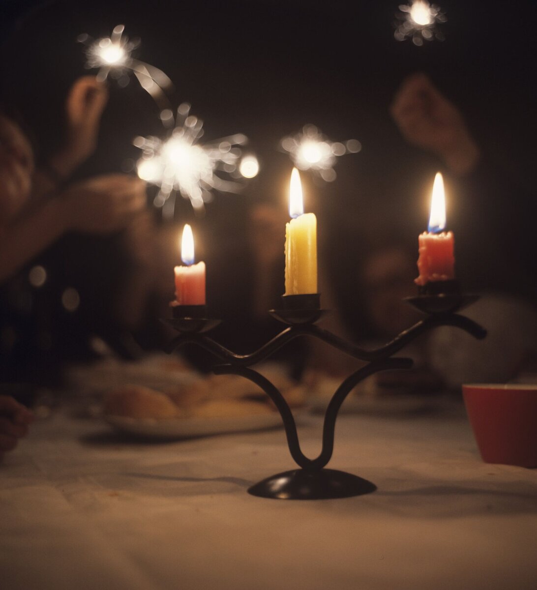 В Новый год зажигают свечи, 1971 год. Фото: РИА Новости