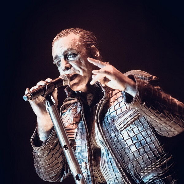     Памятник Тиллю Линдеманну украли на следующий день после юбилея