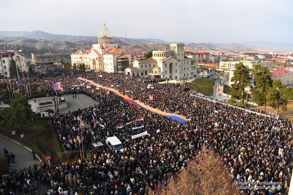 Парламент Нагорного Карабаха призвал Путина, Байдена и Макрона запустить аэропорт Степанакерта. Идёт 26 день блокады...