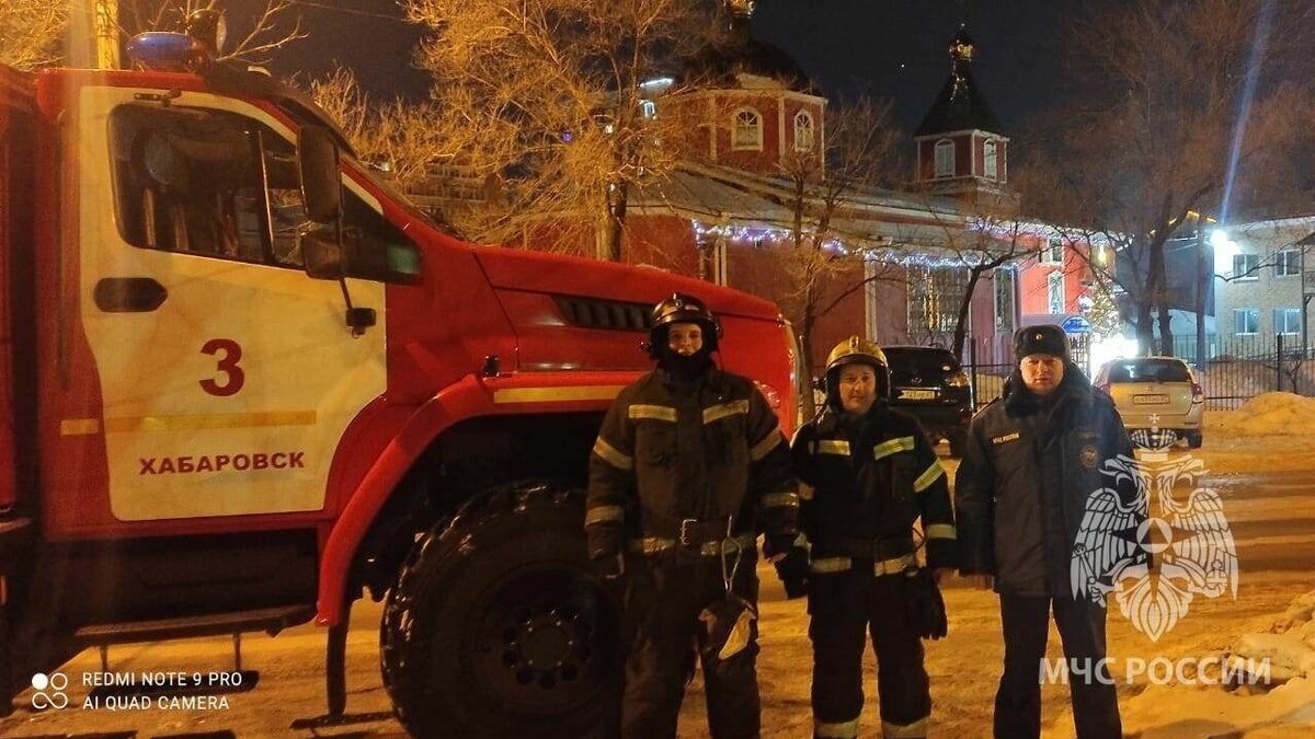     У наиболее посещаемых религиозных учреждений днем, а также в ночное время организовано дежурство пожарно-спасательных частей для обеспечения безопасности проведения праздничных богослужений и при необходимос