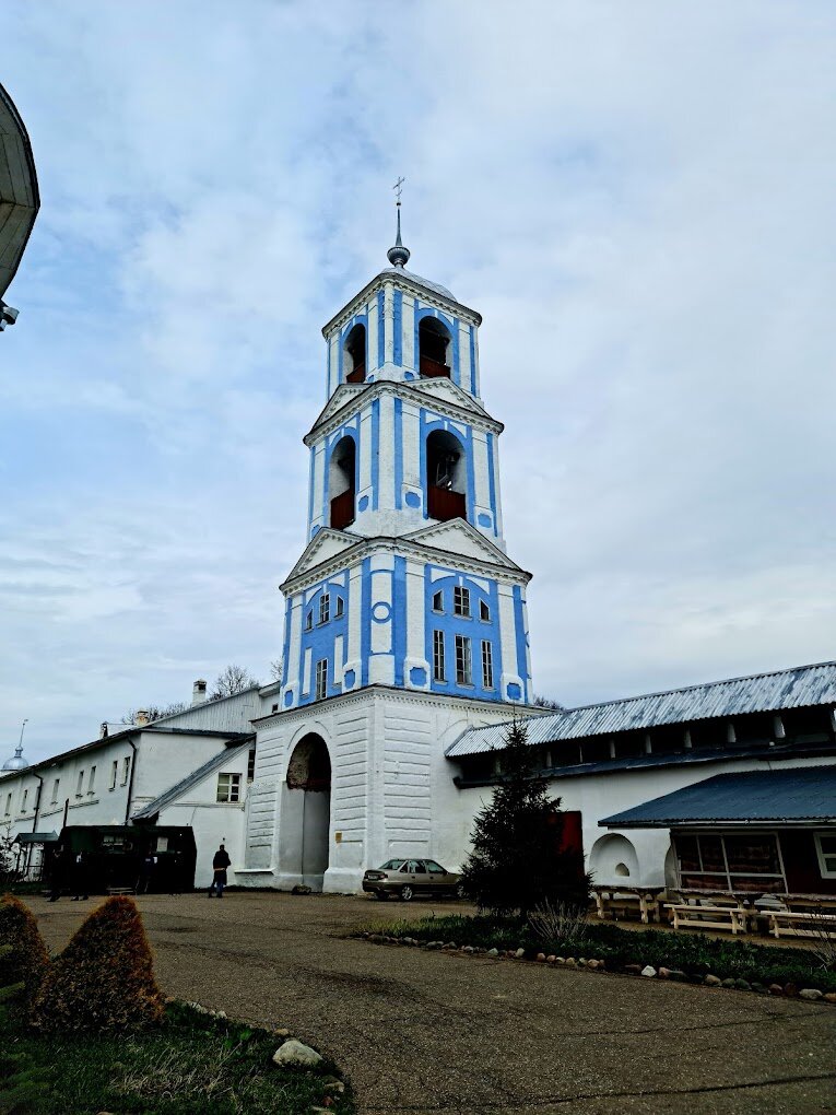 Вход в монастырь.