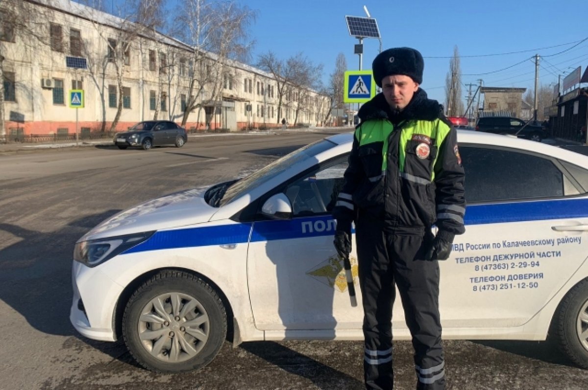    Воронежские полицейские спасли женщину, которой стало плохо на улице