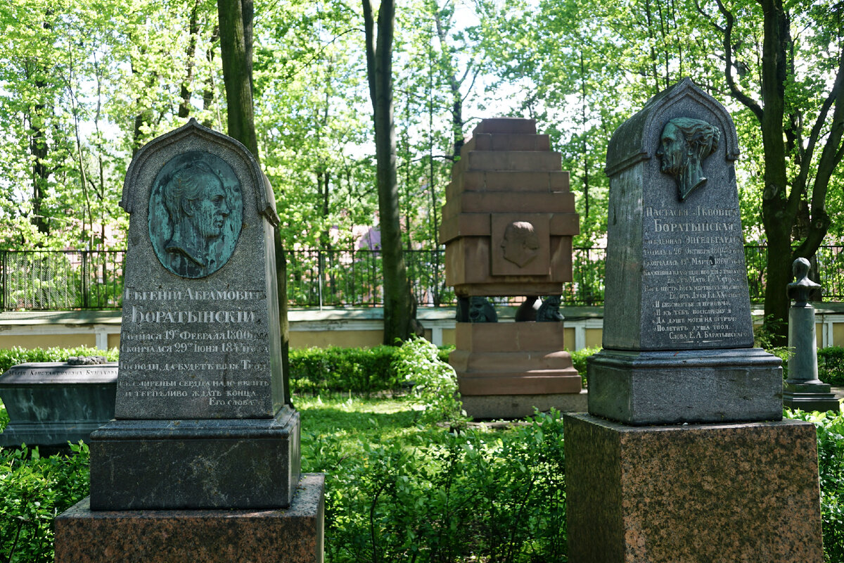 Могила Евгения Абрамовича и Настасьи Львовны Боратынских. Фото автора.