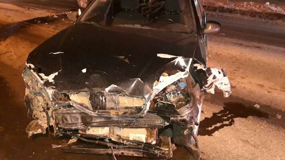     На Левобережье нетрезвый омич за рулем Chevrolet вылетел на встречную полосу и стал виновником ДТП. В результате происшествия потребовалась помощь врачей женщине и двум детям