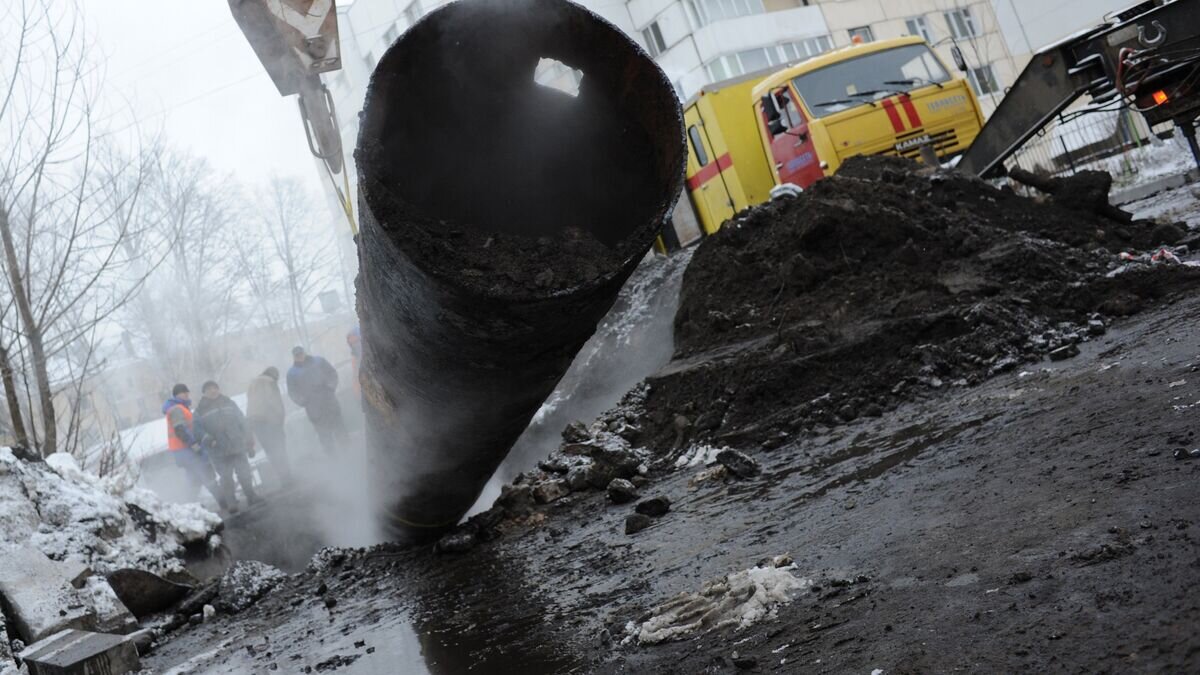    Прорыв трубы отопления в Кировском районе Санкт-Петербурга© РИА Новости / Сергей Ермохин