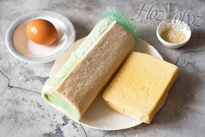 Прежде всего надо тесто разморозить