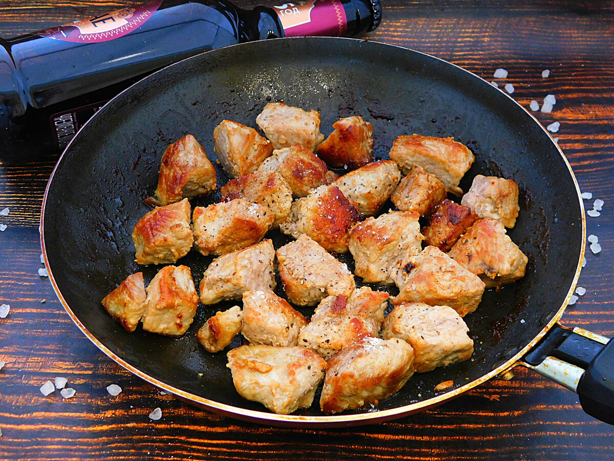 Петрушка базилик кинза. Грибной суп с мини хинкали. Хмель для пива. Чахохбили хмели сунели. Мозги на кеци.