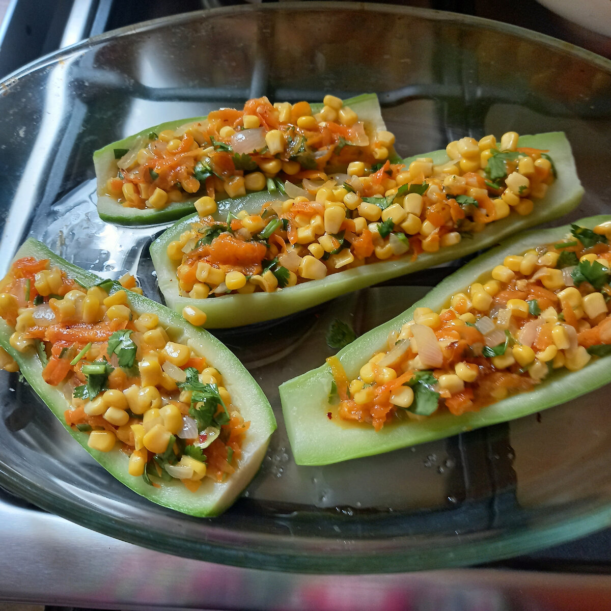 Не отличишь - свежие кабачки или замороженные, так что смело морозьте лодочки