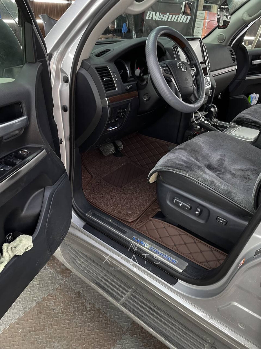Коврики из экокожи на Toyota Land Cruiser 200 7 мест