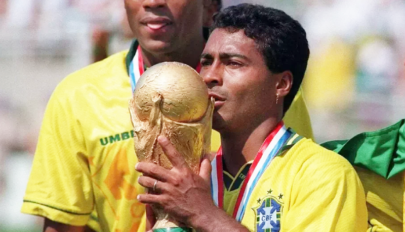 Ромарио с Кубком Мира