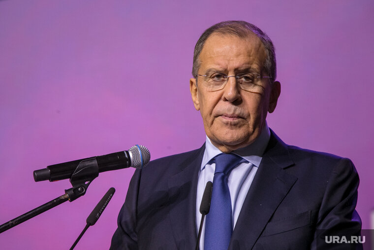    По словам Лаврова, Россия обеспокоена запросом Польши на размещение американских бомб