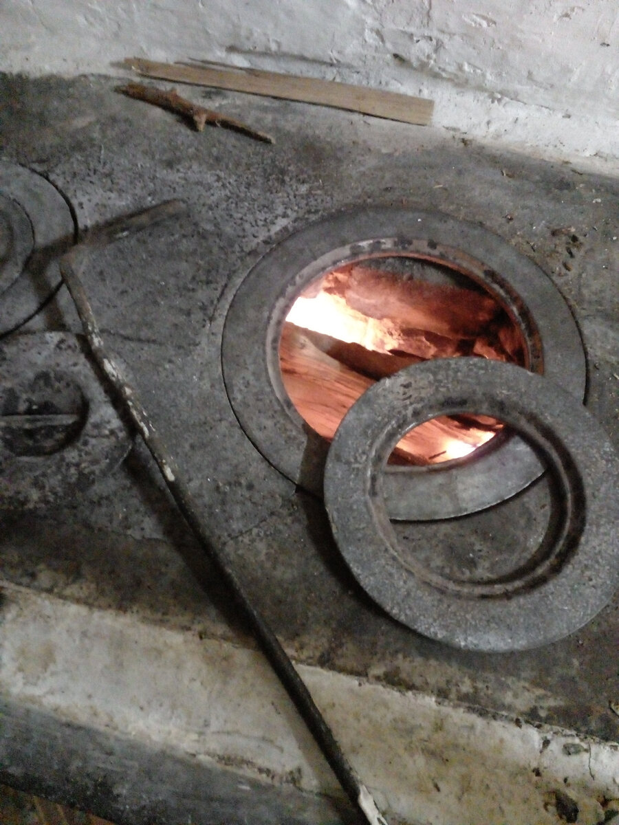 Училась топить печь. Где наша не пропадала | Ирина Анатольевна | Дзен