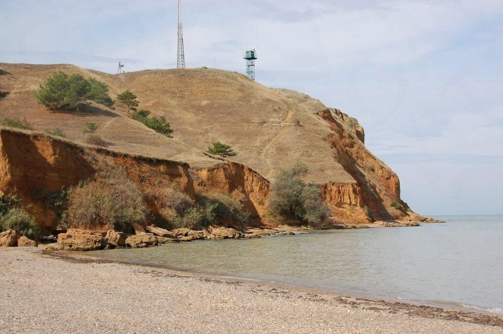 Вид на городище со стороны п. Песчаное