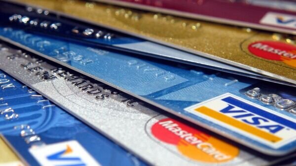   CC BY 2.0 / frankieleon / rainbow of credit