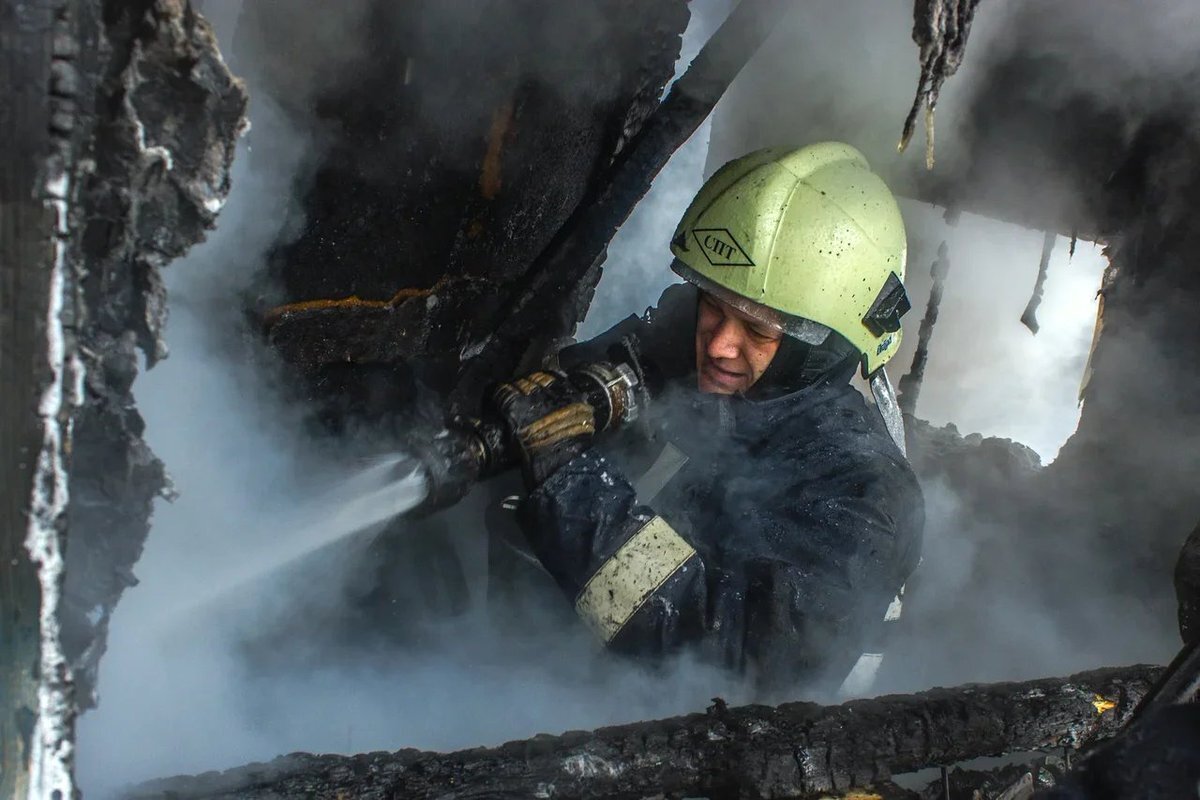 Пожар в Свердловской области стал третьим ЧП в российских кафе за сутки.  Фото: Фото: EMERCOM of Russia / via Globallookpress.com / globallookpress.com