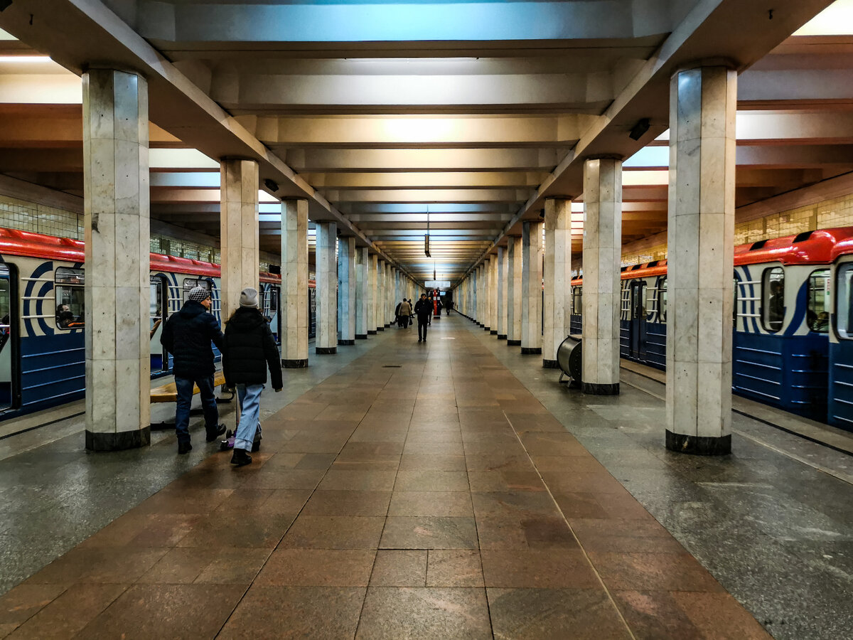 Станция метро "Коломенская" и номерные на этой станции.