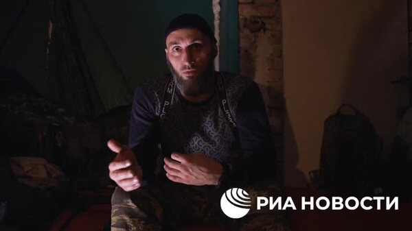 Бойцы из отряда "Крым" показали, как корректируют артудары по ВСУ. Видео © Telegram / РИА "Новости"