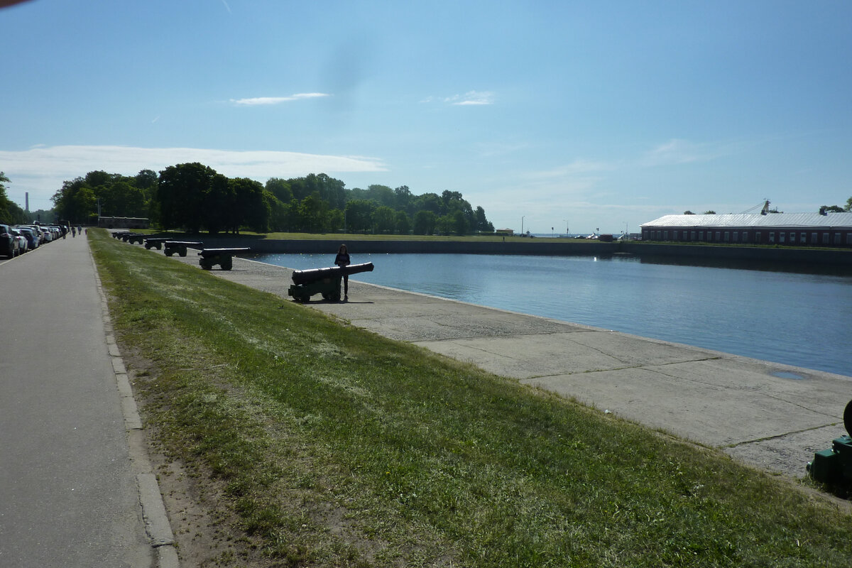 Итальянский пруд и часть Макаровской набережной