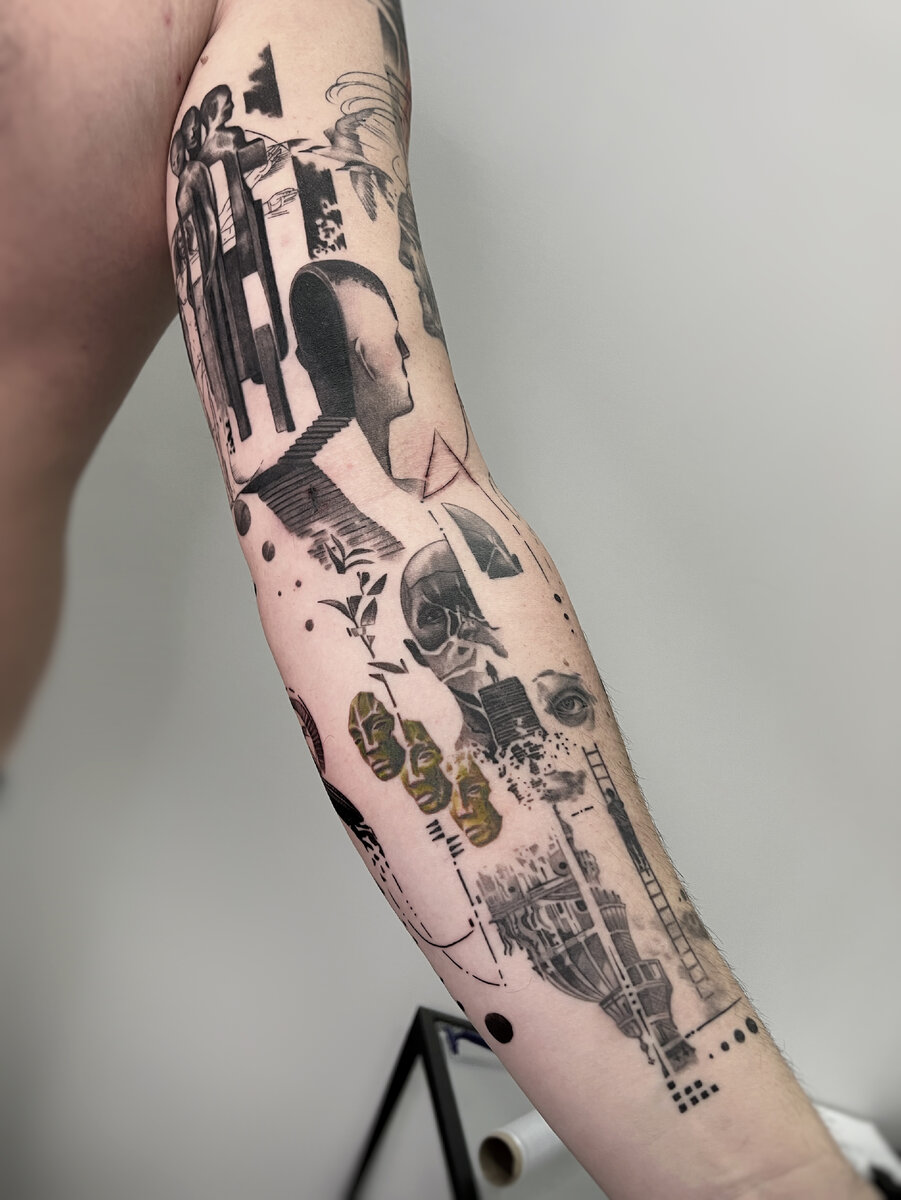 Данная работа наглядно показывает расположение объектов по плоскостям руки и их взаимосвязь, что придает цельный образ всему рукаву.