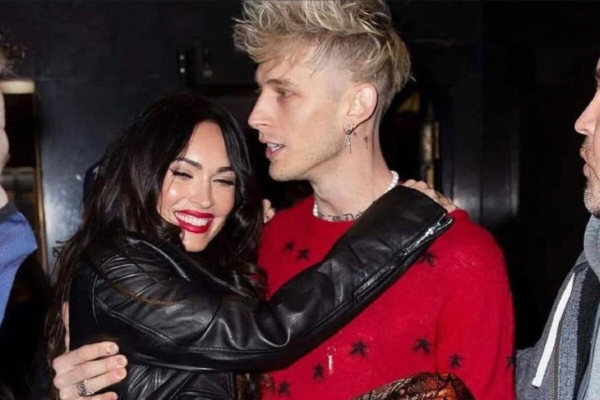     «Мой жених заслуживает этого»: Меган Фокс похвалила певца за номинацию на «Грэмми»