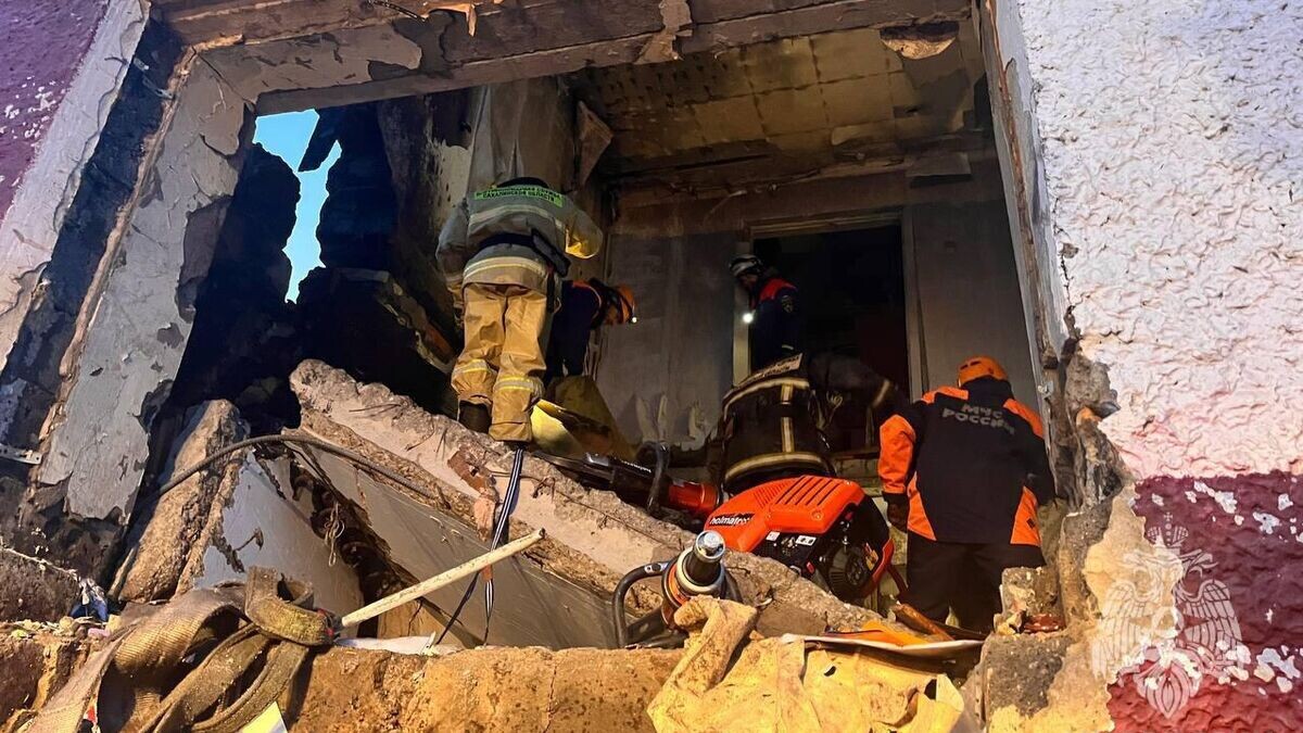    На месте обрушения дома в поселке Тымовское Сахалинской области© Фото : МЧС России