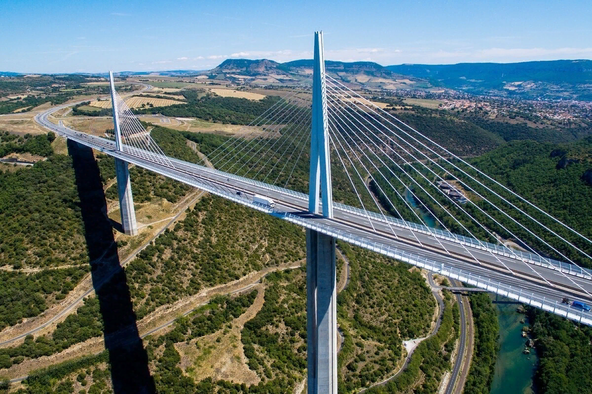 виадук де мийо, франция. виадук мийо во франции самый высокий. мост виадук мийо. даньян-куньшаньский виадук. мост чжухай макао.