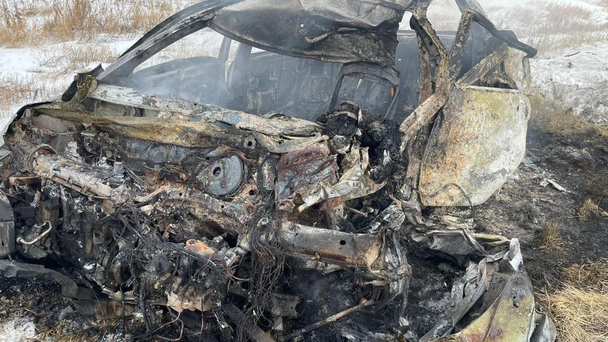    Сгоревшая машина на дороге:t.me/POLICE_of_KZ