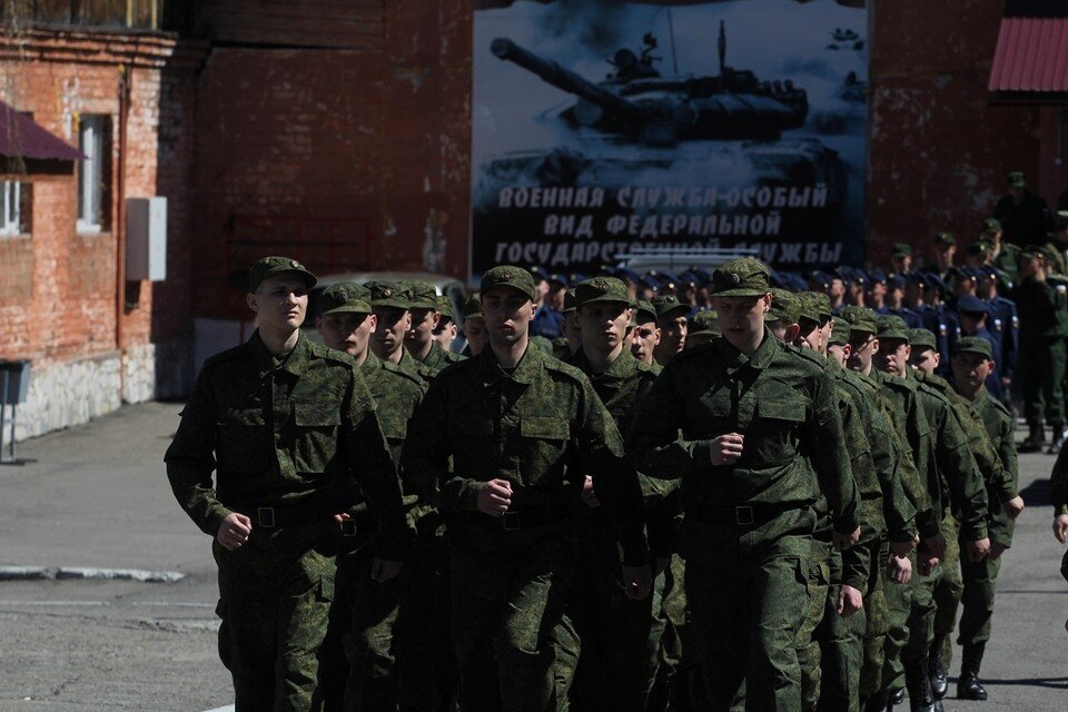     В этом году осенний призыв начался на месяц позже Юлия ПЫХАЛОВА
