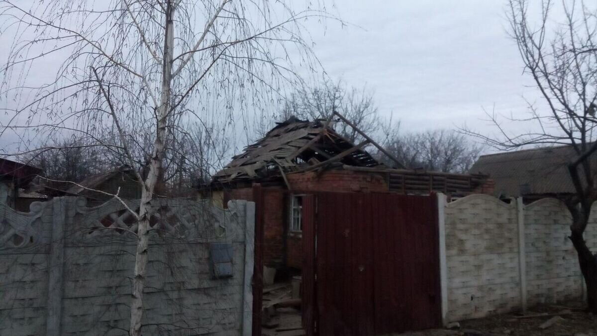    Последствия обстрела поселка шахты им. Калинина в Горловке© Фото : Администрация города Горловка/Telegram