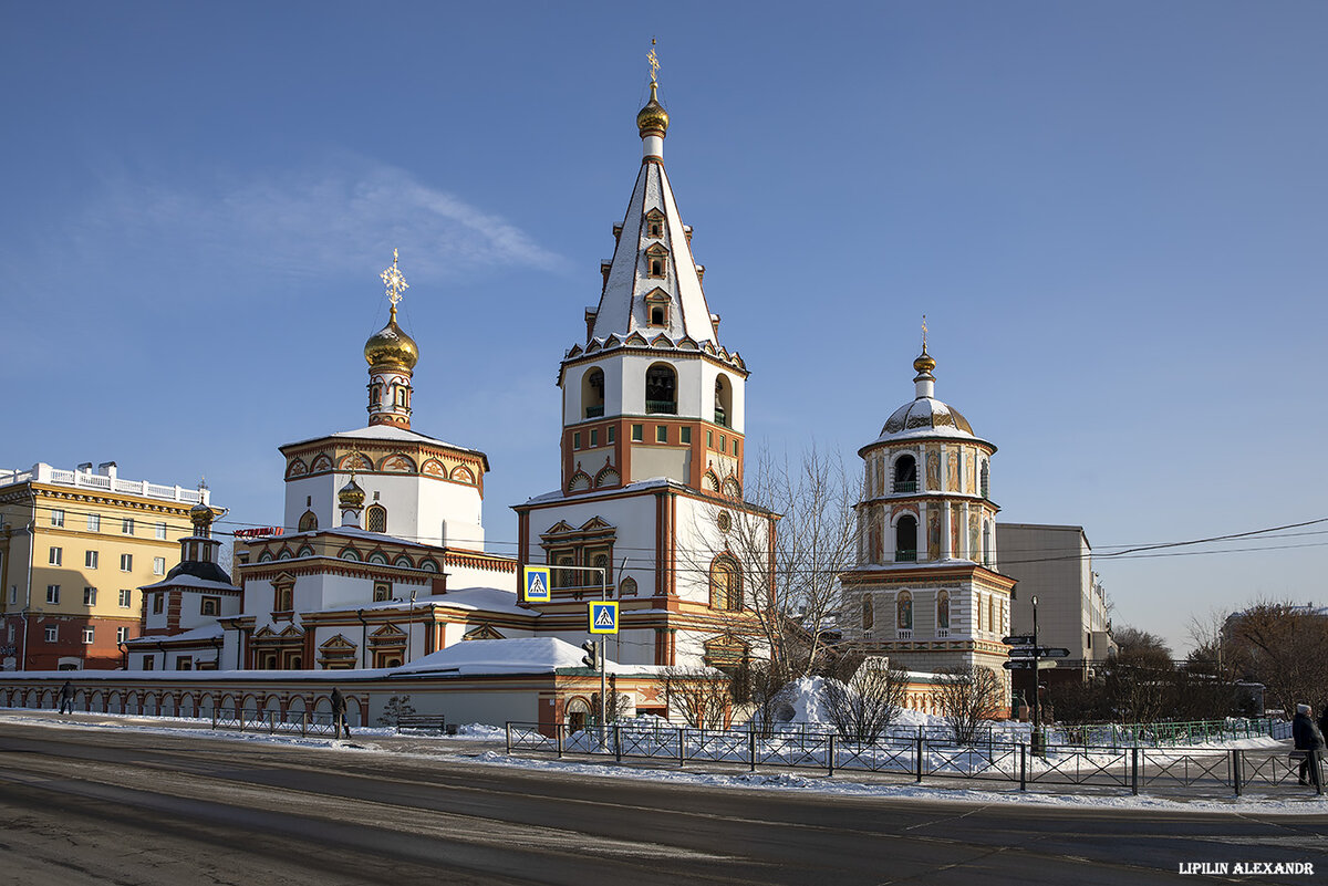 Собор Богоявления - православный храм в Иркутске, расположенный в историческом центре города на пересечении улиц Сухэ-Батора и Нижней набережной Ангары. (GPS координаты:52.292184, 104.282454) 