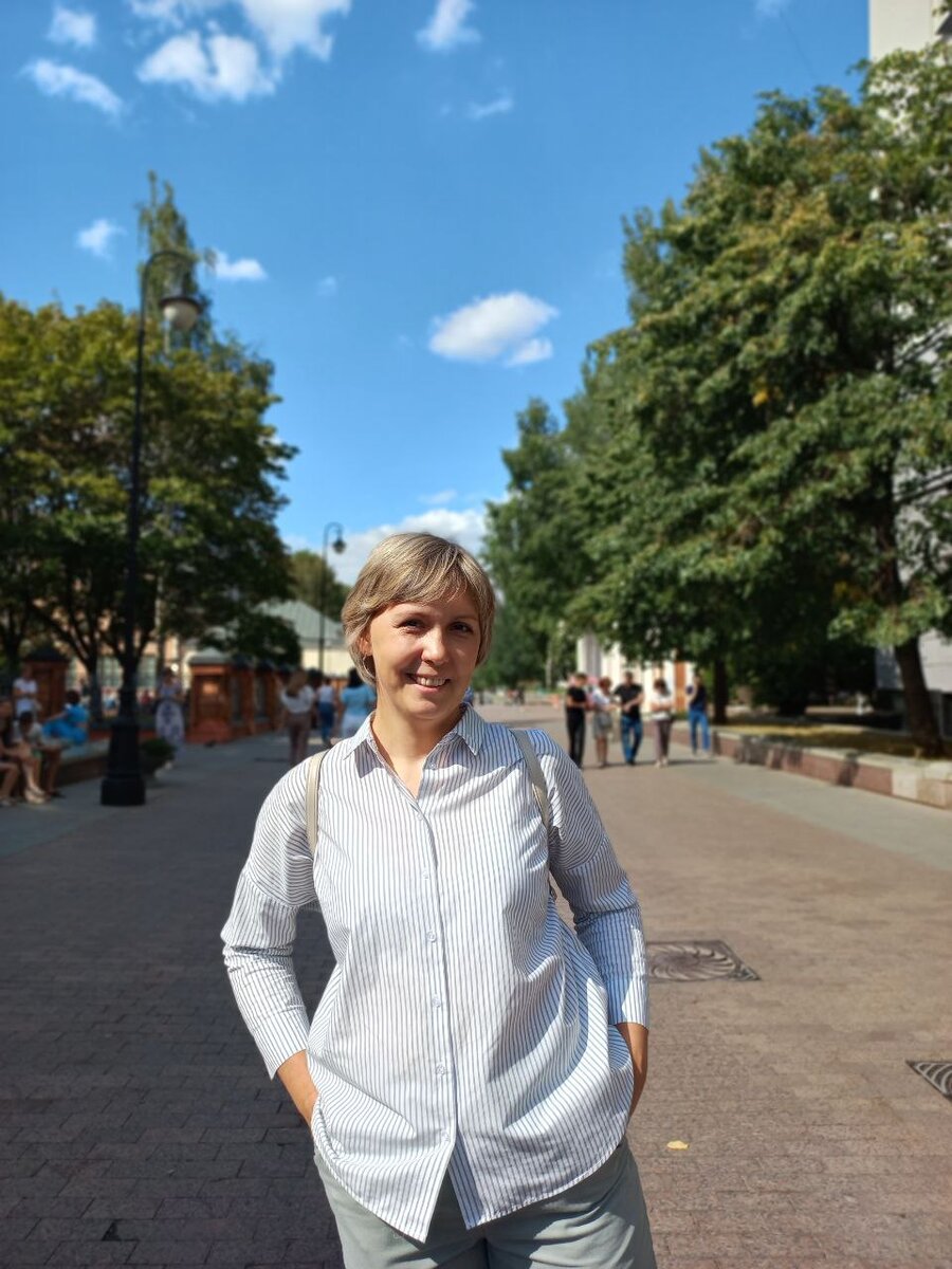 Я, уже отдохнула после дороги. Где-то возле Третьяковской галерии.