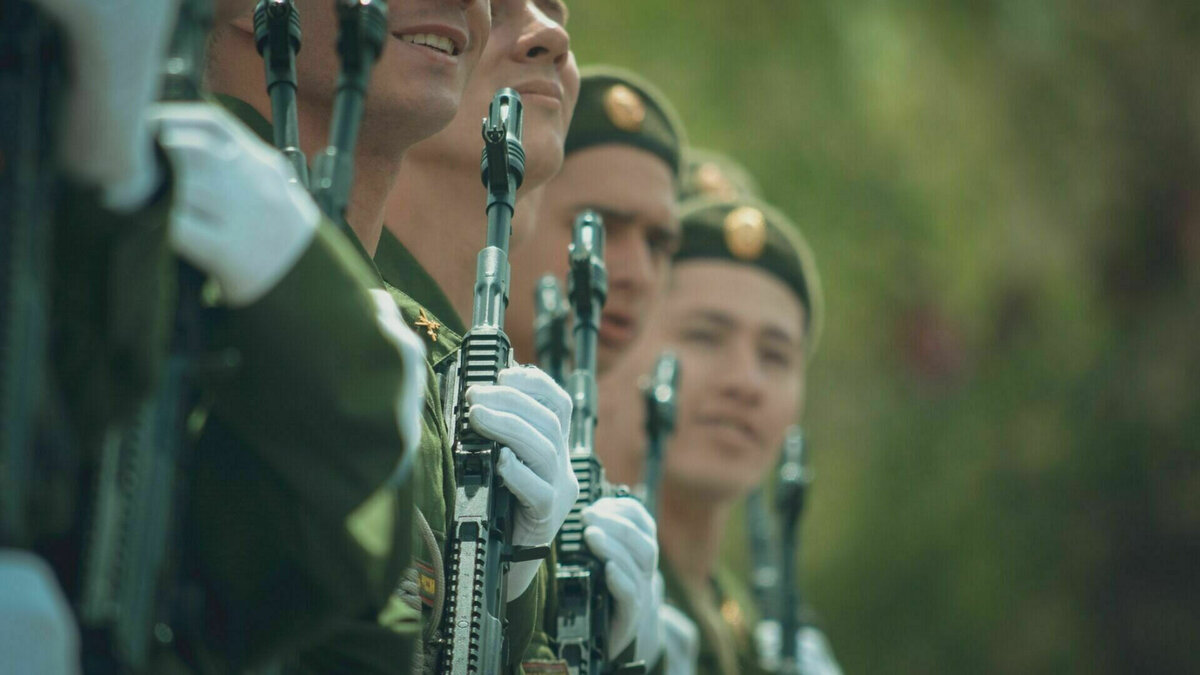     В России возраст призыва граждан будет увеличен с 18 лет до 21 года. Такое предложение Минобороны РФ прозвучало сегодня на итоговой коллегии военного ведомства.