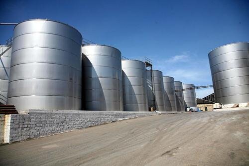 Емкости на заводе ДЗИВ (фото с официального сайта)