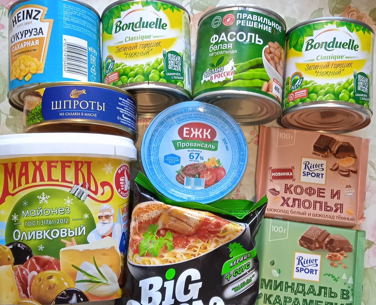 Консервы, майонез, лапша и шоколад. 
