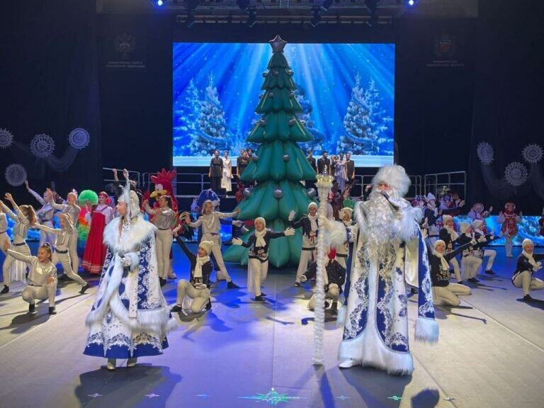    В Оренбуржье прошла главная детская елка Кристина Просвиркина